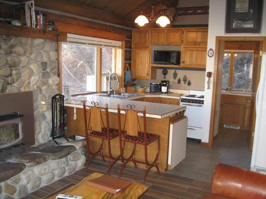 Rye Creek Lodge Darby Extérieur photo