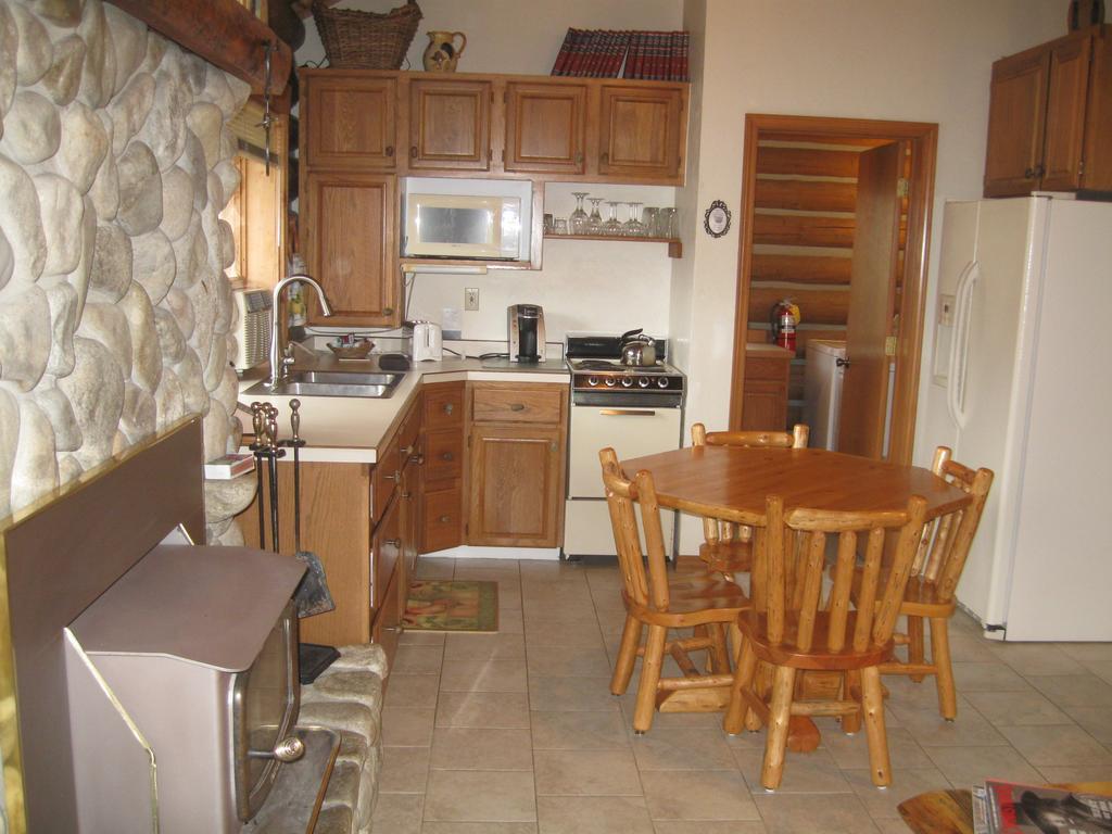 Rye Creek Lodge Darby Extérieur photo