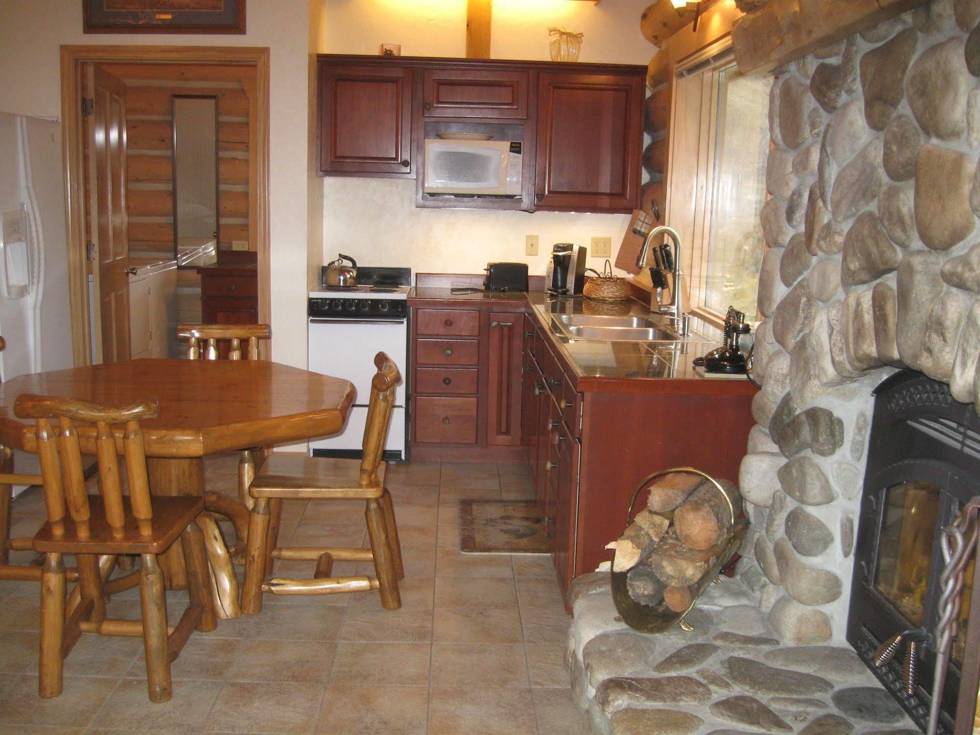 Rye Creek Lodge Darby Extérieur photo