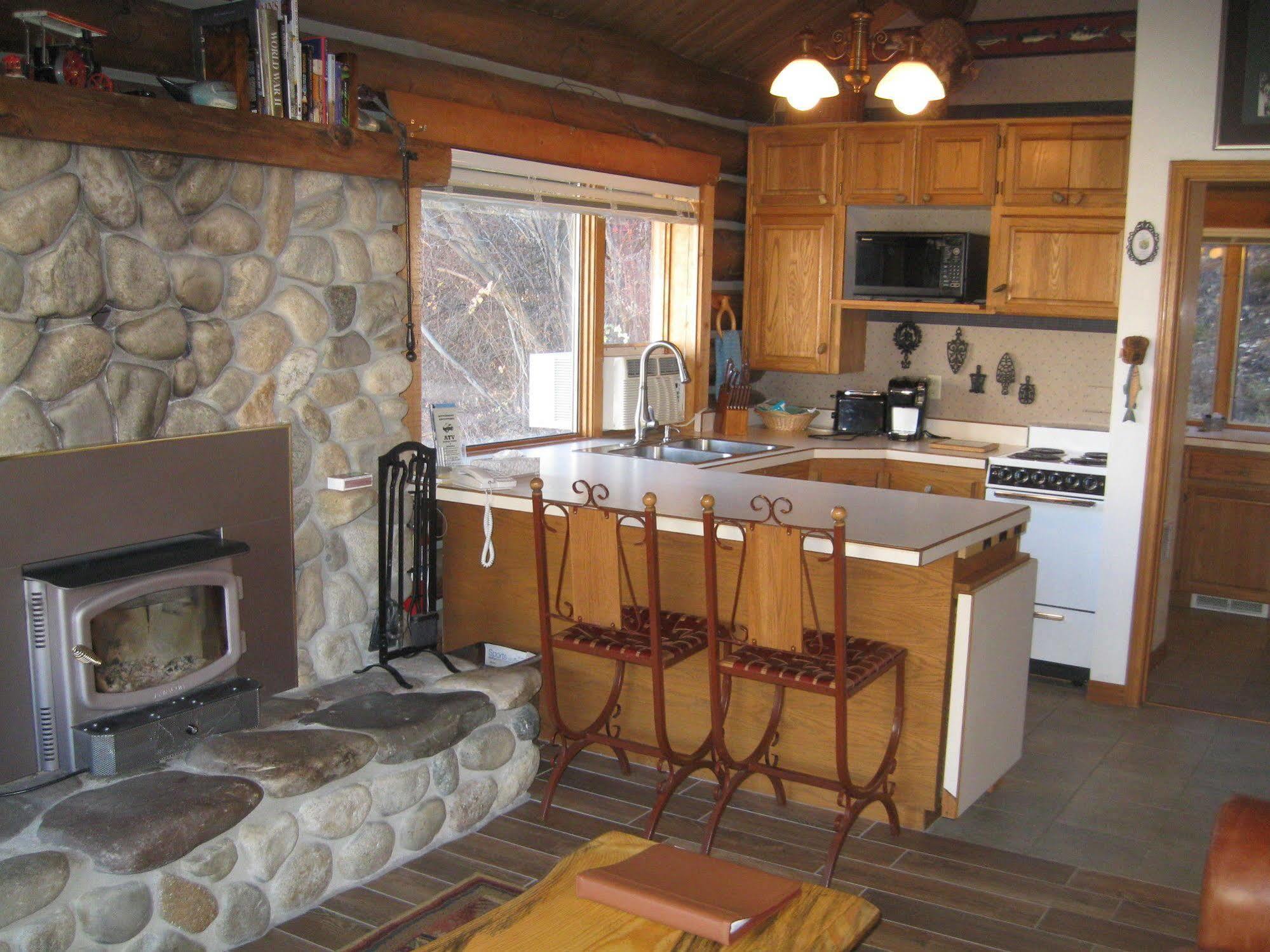 Rye Creek Lodge Darby Extérieur photo